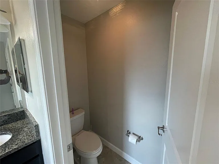 1596 Ludington Ave — Photo 30