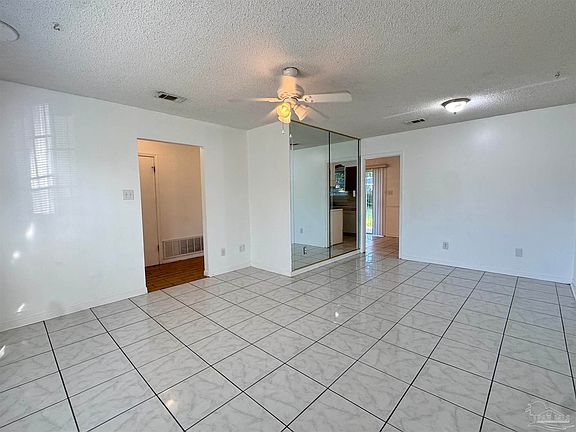 4th image of 3625 Juanita Ave