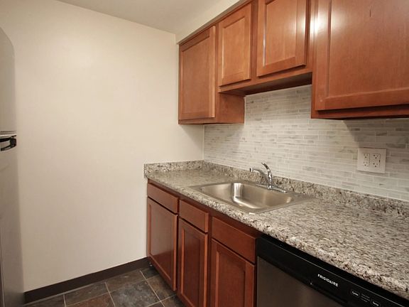 5th image of 5388 Main St