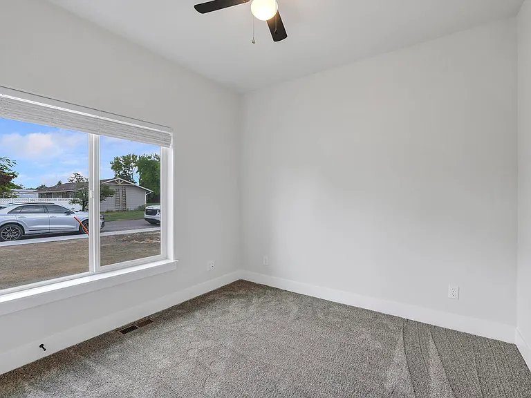 533 Irene St — Photo 17
