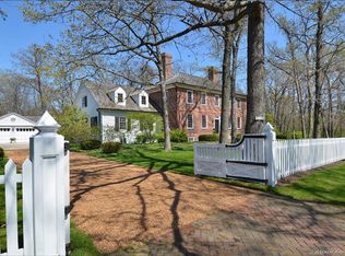 510 Cambridge Ln, Lake Bluff, IL 60044