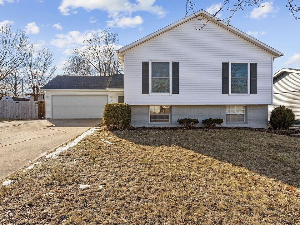 1st image of 20 Clive Dr NW