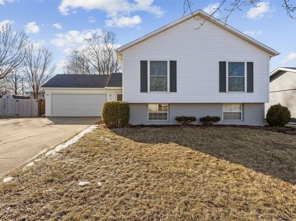 20 Clive Dr NW, Cedar Rapids, IA 52405