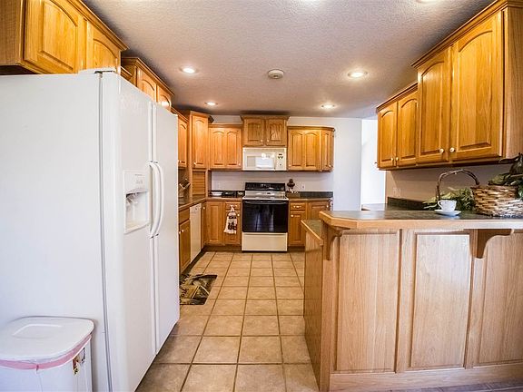 4th image of 2330 Willow Brook Ln