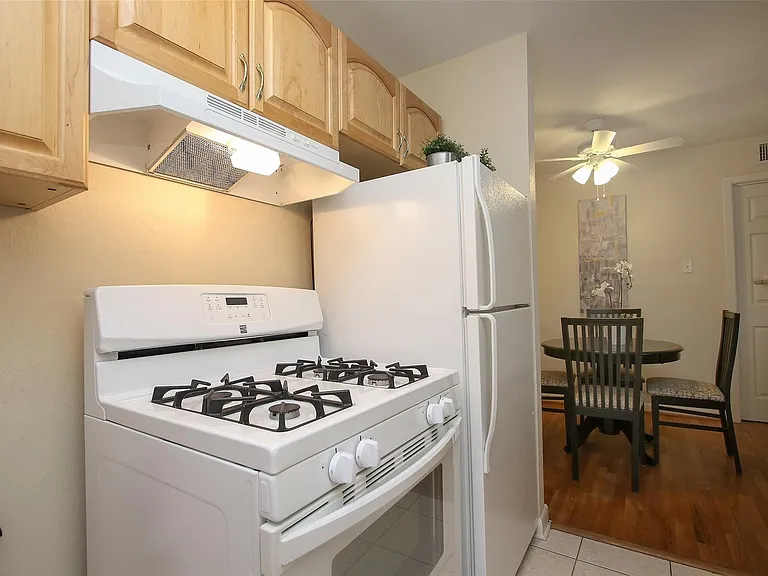 2208 Morse St #6 — Photo 9