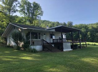 132 Potterack Rd, Hampton, TN 37658