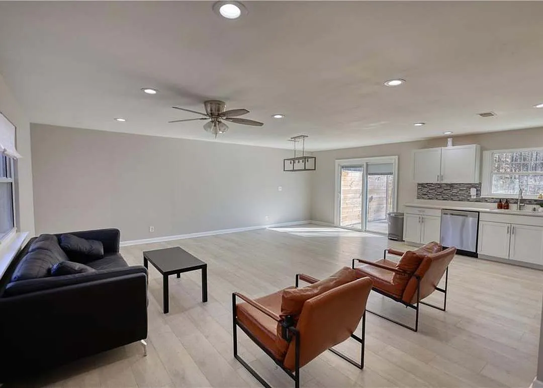 3 bed, 1680 sqft, $1,975 — Photo 2
