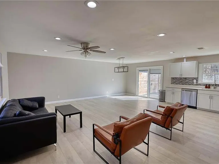 115 Hollybrook Rd — Photo 2