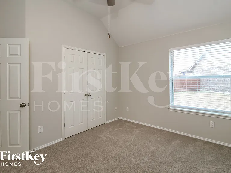 424 Stampede Ct — Photo 12