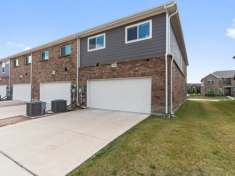 2833 Bellflower Dr — Photo 5
