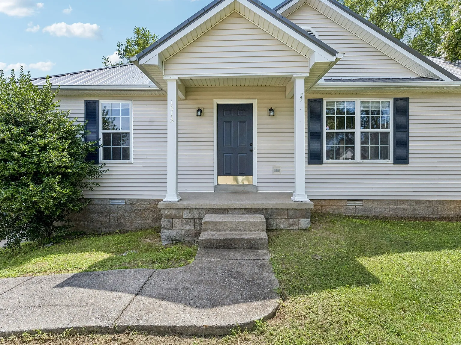 3 bed, 2.0 bath, 1272 sqft, $1,850 — Photo 2