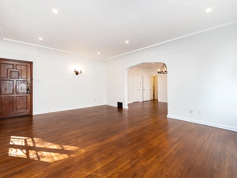 115 N Sycamore Ave — Photo 6