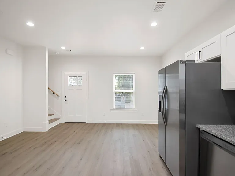 212 S Park St — Photo 6