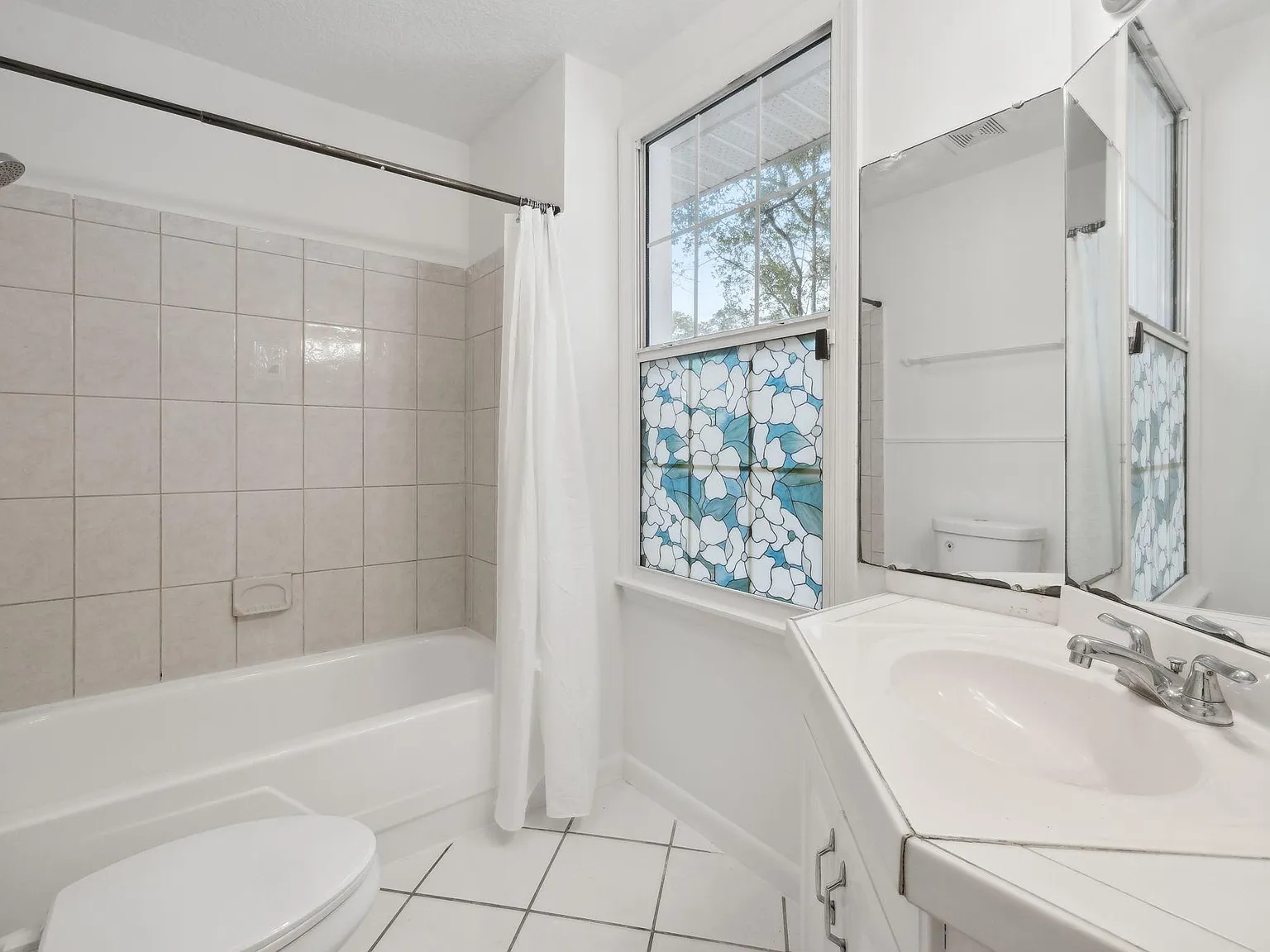 4 bed, 2.0 bath, 1400 sqft, $793 — Photo 4