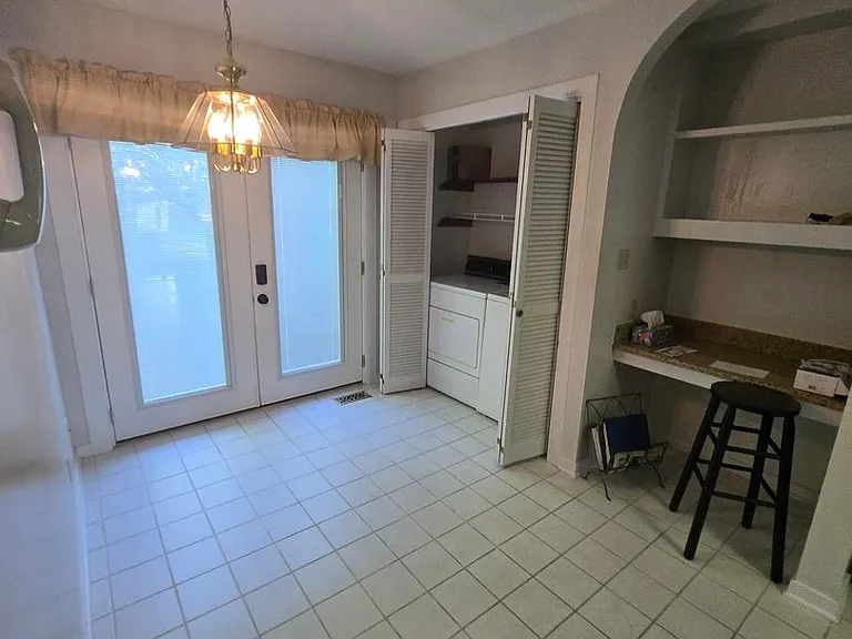 104 Hampton Ct — Photo 9