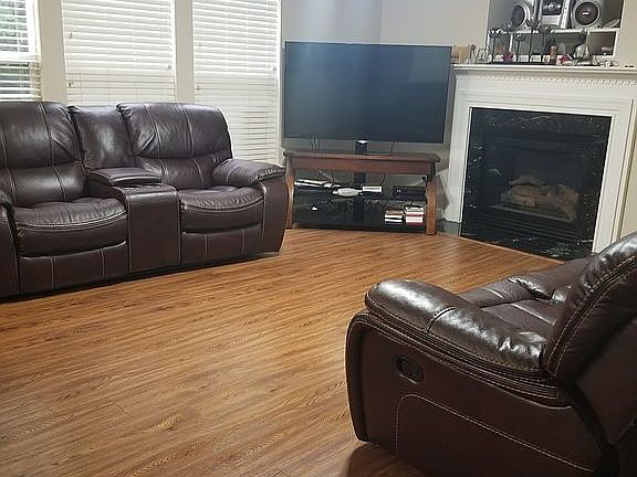 living room with laminate 
