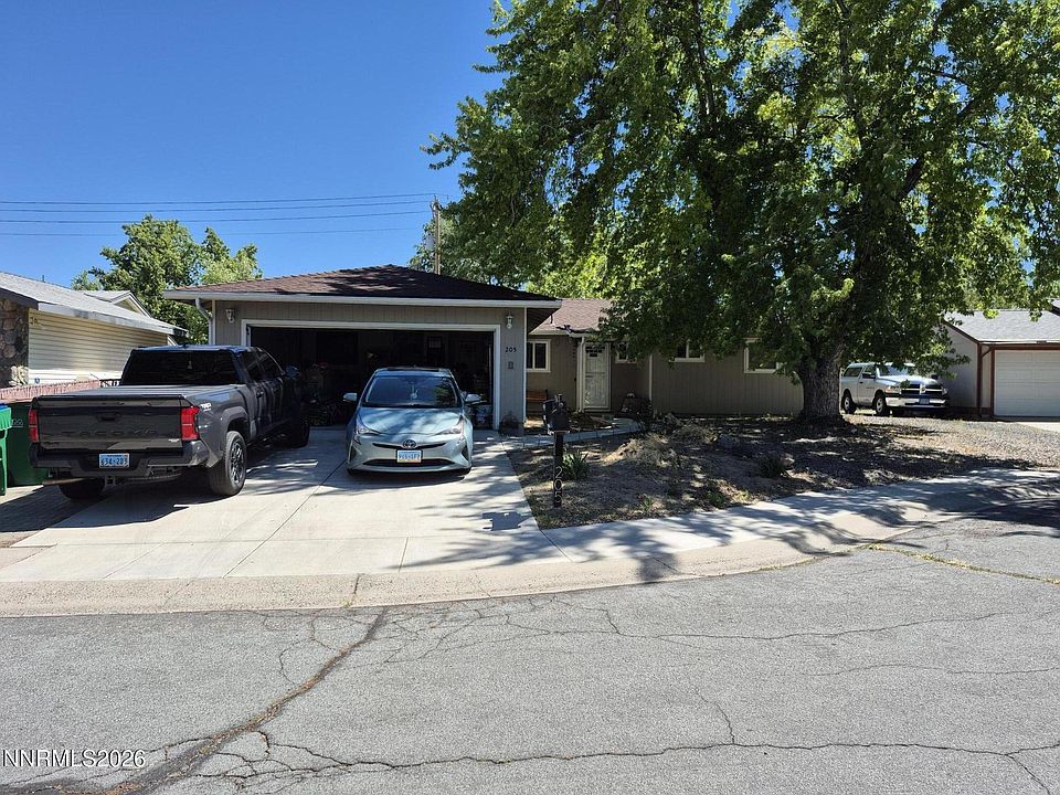 1st image of 205 Pine Ln