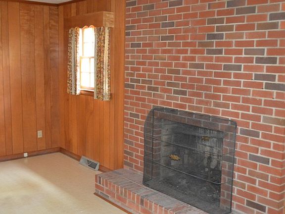 2nd image of 408 Pennwood St NE
