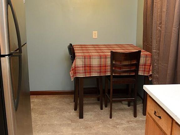 3rd image of 608 Fleetwood Dr