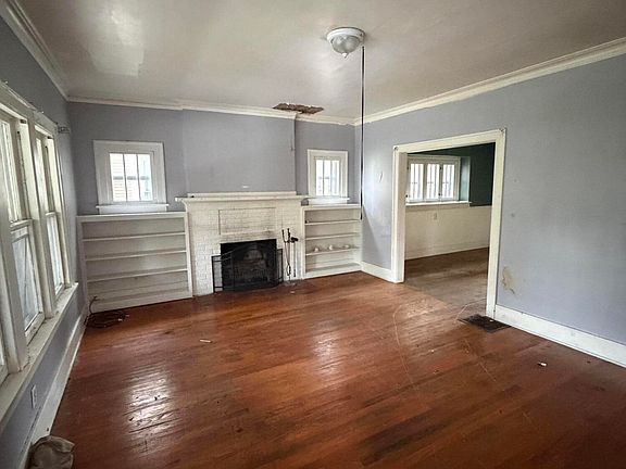 2nd image of 425 Rosewood Ave SE