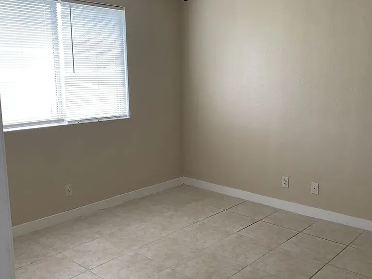 211 Hunters Ln — Photo 8