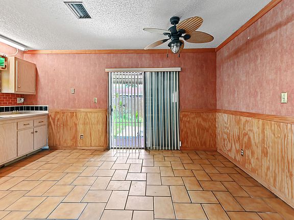 5th image of 703 SW 76th Avenue