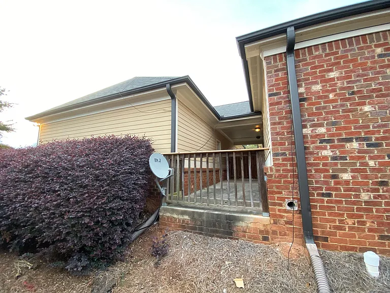 1071 Bedford Trl — Photo 12