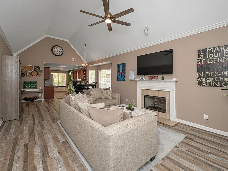 Willow Glenn Dr — Photo 8