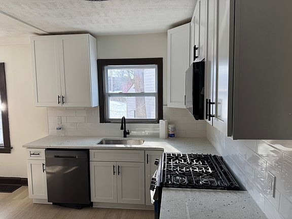 5th image of 3434 West Blvd #1
