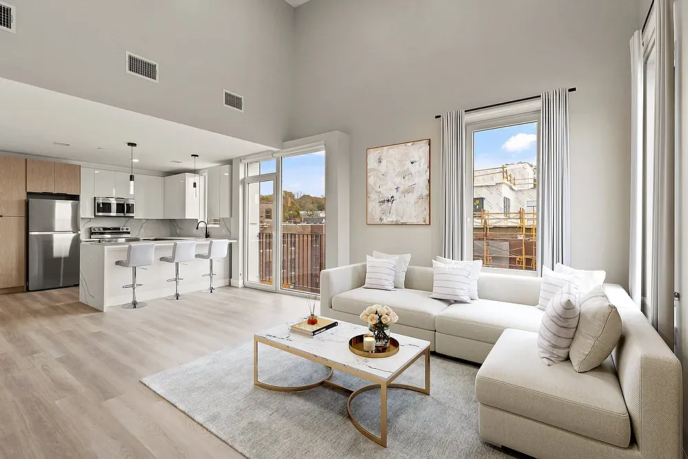 211 Green Street — Photo 3