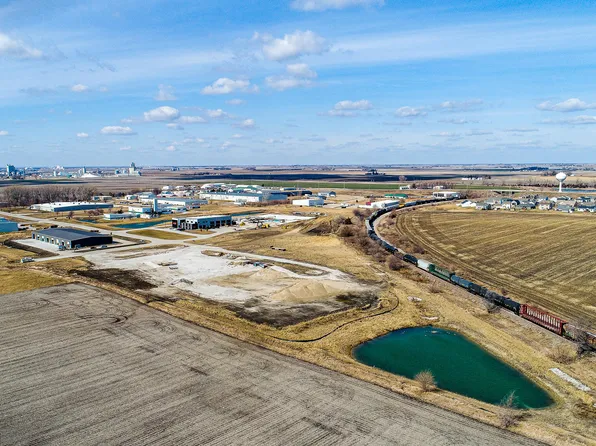 551 W 13th St, Nevada, IA 50201