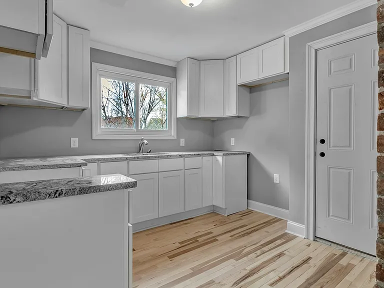 76 Garner Ave #4 — Photo 10