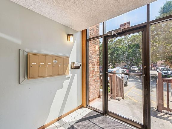 3rd image of 630 Saint Clair Ave APT 17