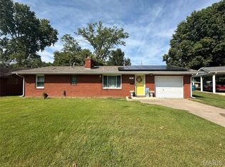782 Berry Rd, Wood River, IL 62095