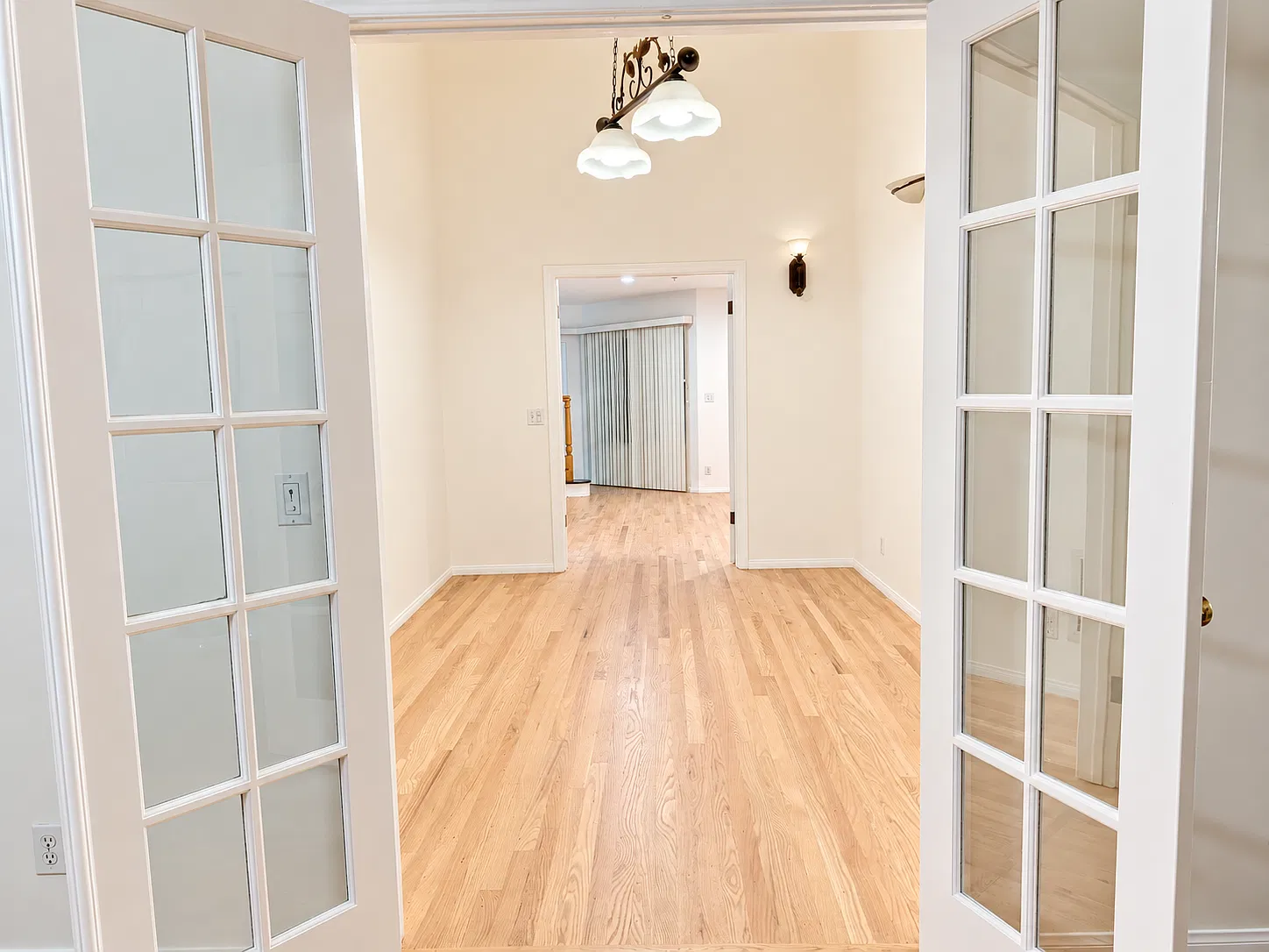 4 bed, 2266 sqft, $9,000 — Photo 3