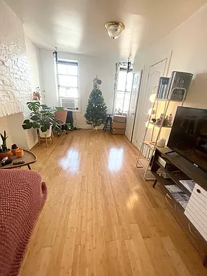 Rented by Delmark Realty LLC | media 16