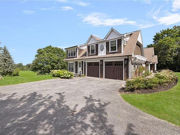3rd image of 543 Woonsocket Hill Rd
