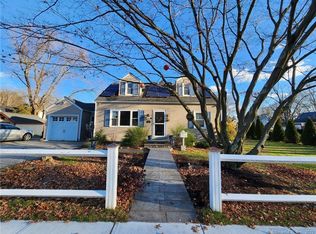 74 Alameda Pl, Bridgeport, CT 06610