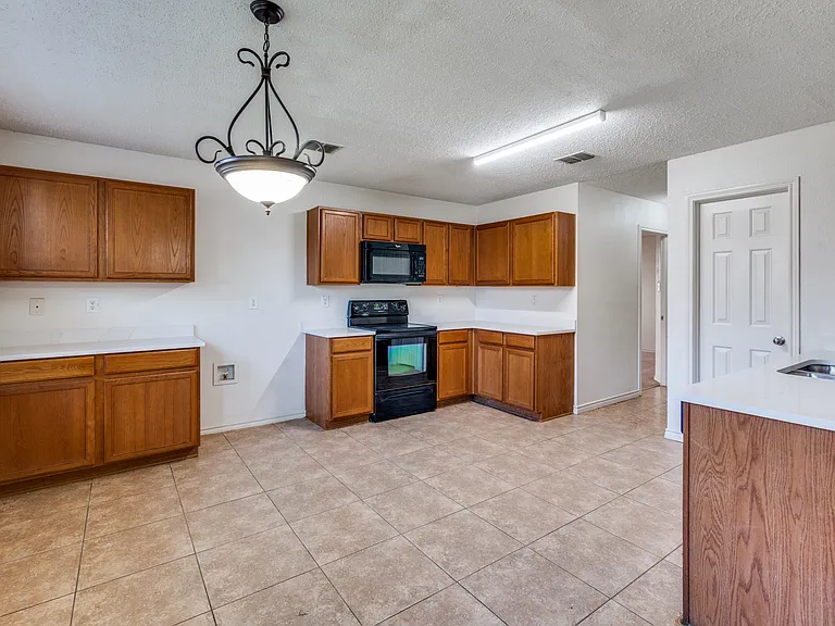 8402 Olivia Meadow Dr — Photo 8