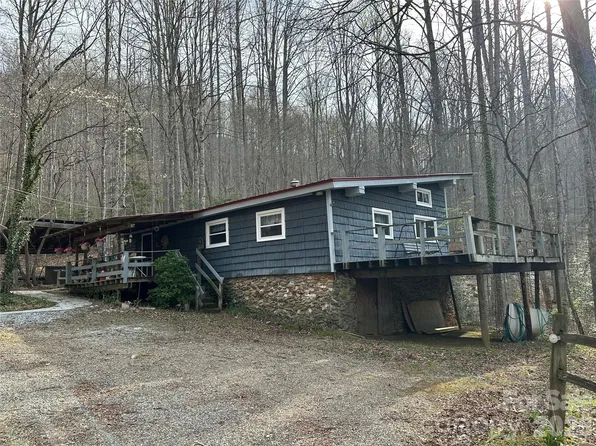 440 Holly Falls Ln, Sylva, NC 28779