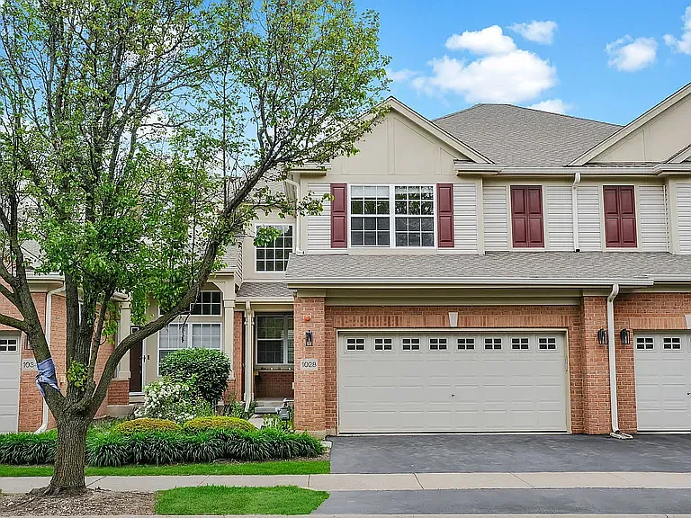 3 bed, 3672 sqft, $3,499 — Photo 2