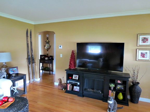 5th image of 1100 W Hughitt St