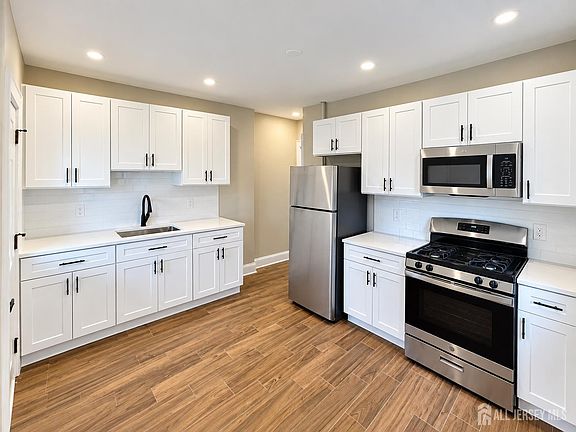 2nd image of 899 Port Reading Ave