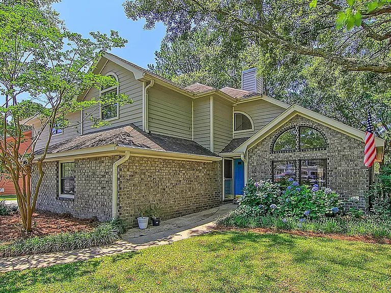 2055 Prospect Hill Dr — Photo 3