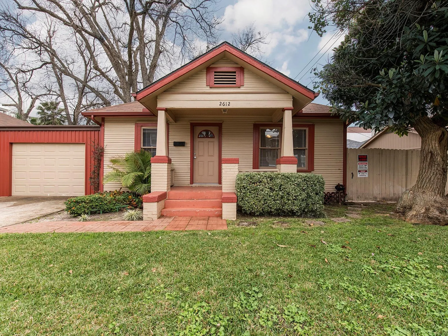 2 bed, 1.0 bath, 1090 sqft, $2,400 — Photo 3