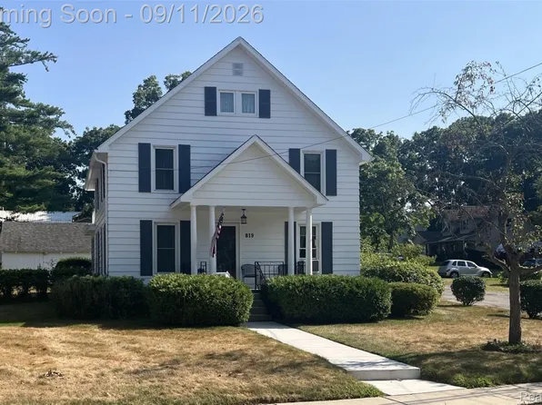 819 W Shiawassee Ave, Fenton, MI 48430