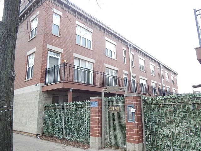 1st image of 2411 W Flournoy St #C