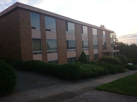 2nd image of 512 Newton St APT 207