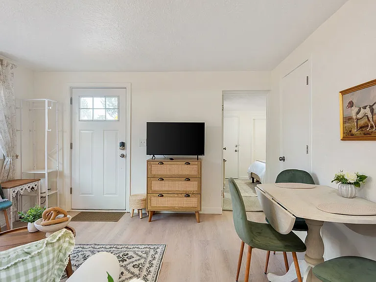838 SE Tacoma St — Photo 16