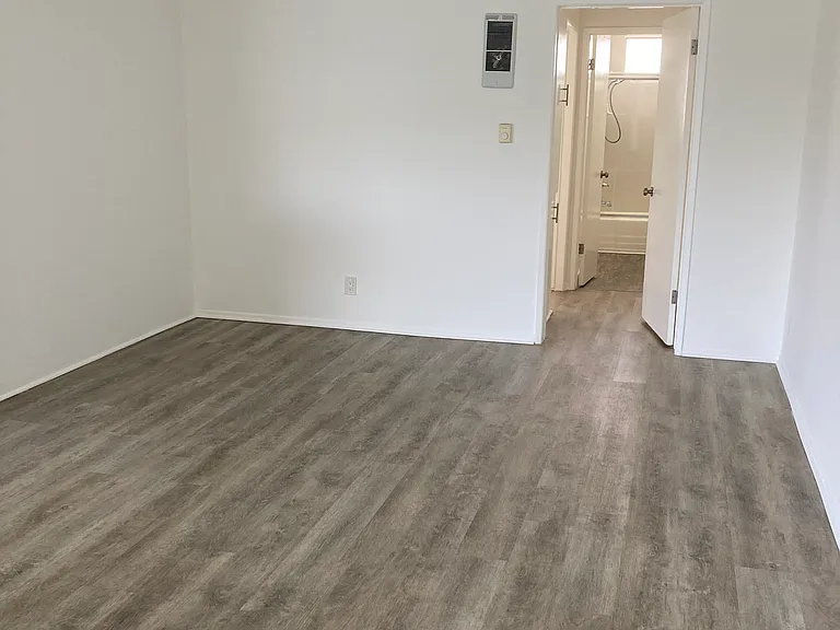 Unit 203 1 + 1